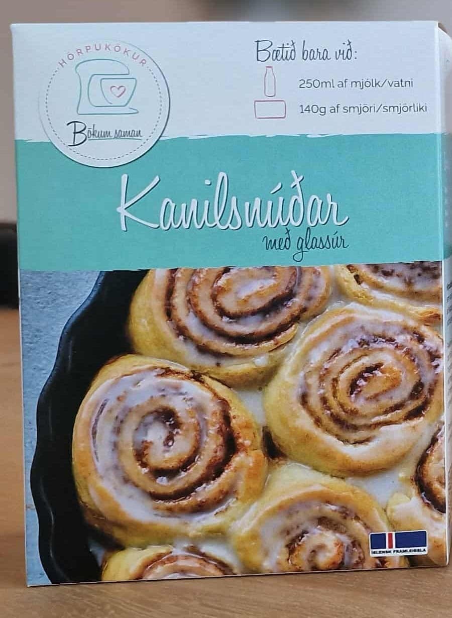 Kassi utan um Kanilsnúða með glassúr frá Bökum saman